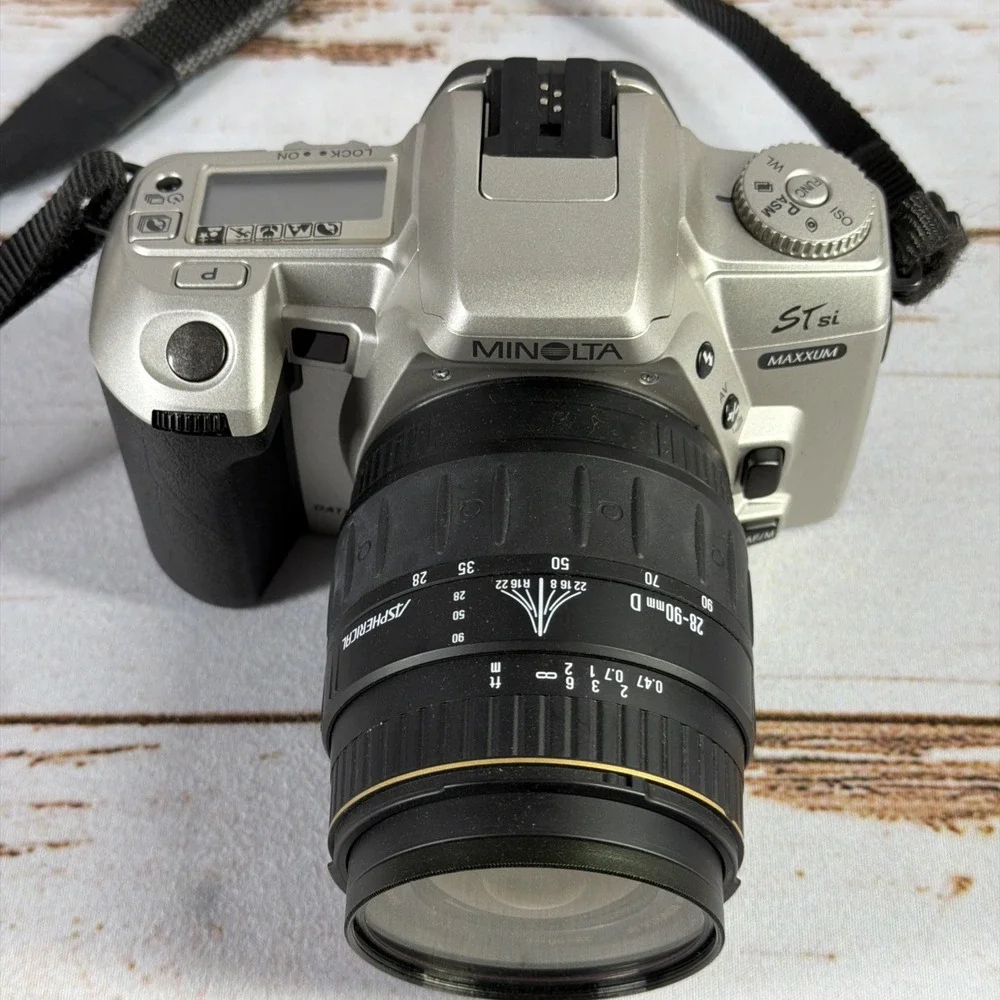 Minolta Maxxum STsi 35mm Film Camera with 28-80mm Zoom Lens